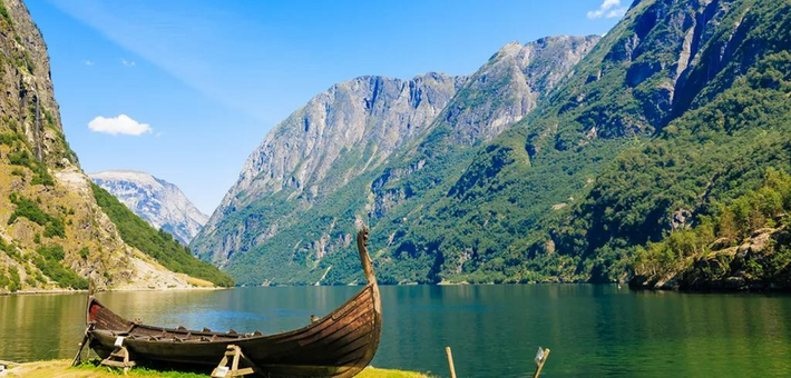 Photo fjord et drakkar